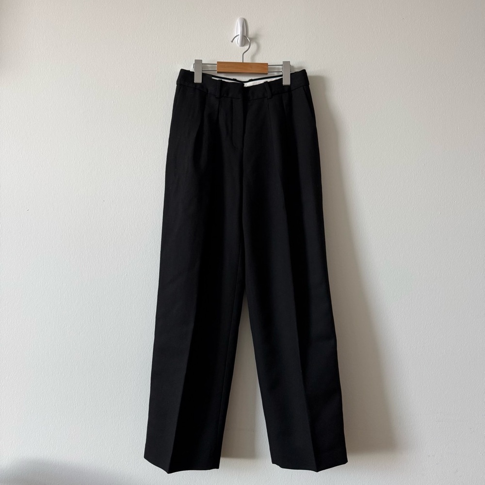 Aritzia pleated wool trousers/pants size 2